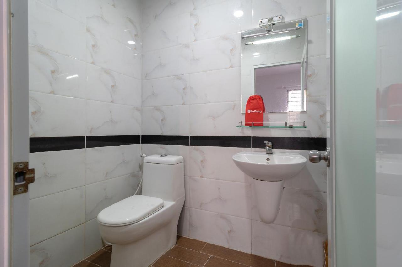 Reddoorz Near Tan Huong Market Ho Chi Minh City