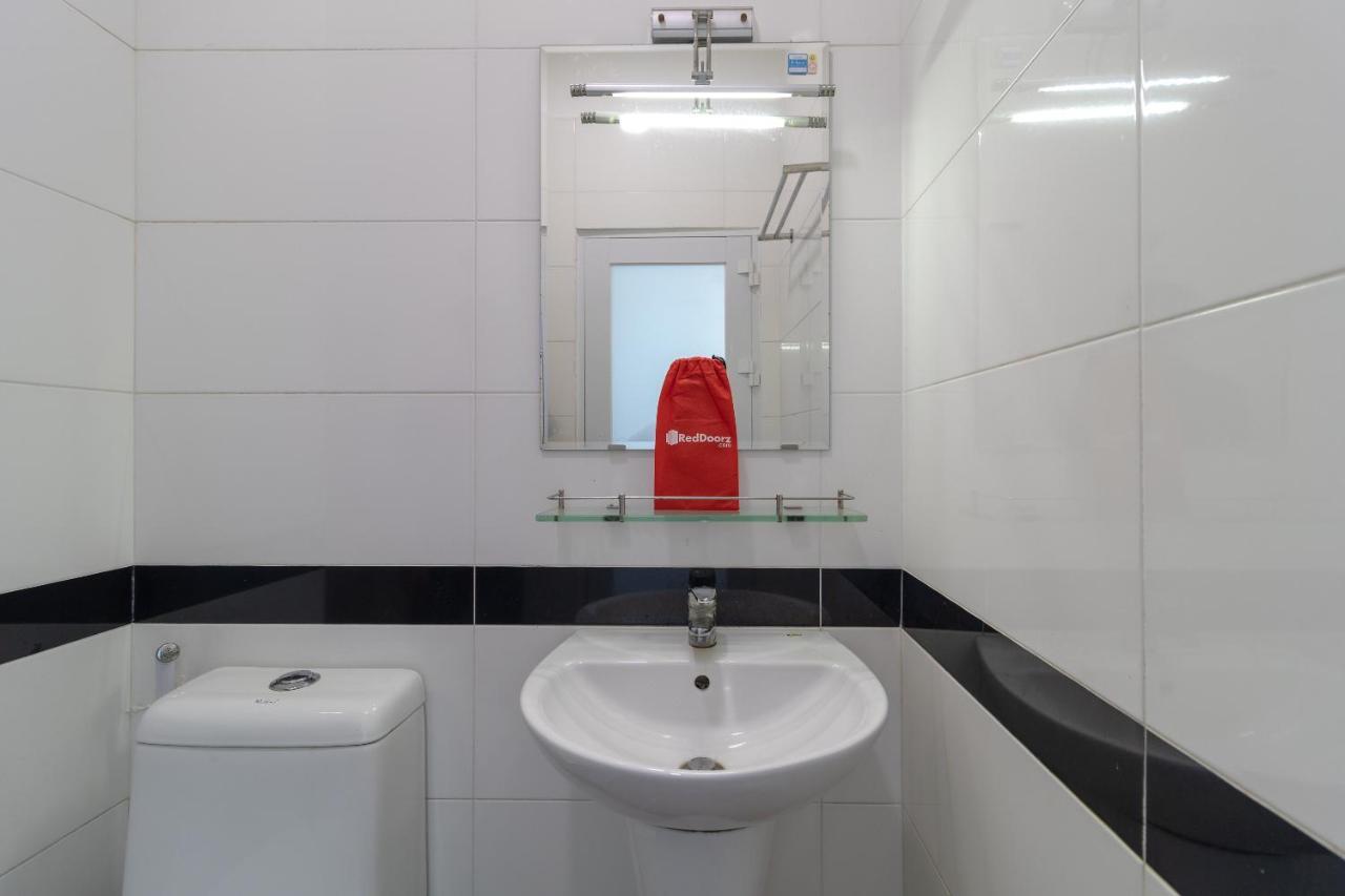 Reddoorz Near Tan Huong Market 3*